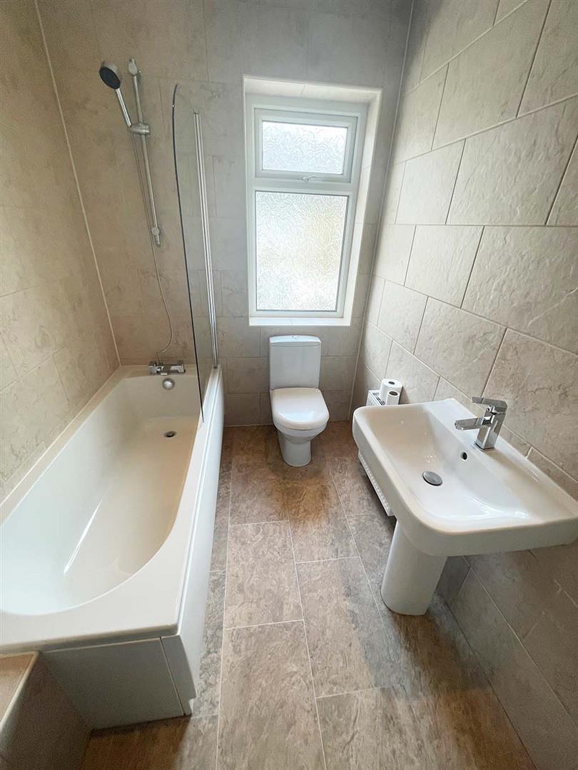 2 bedroom mid terrace house Let Agreed in Barnoldswick - IMG_4877.jpg